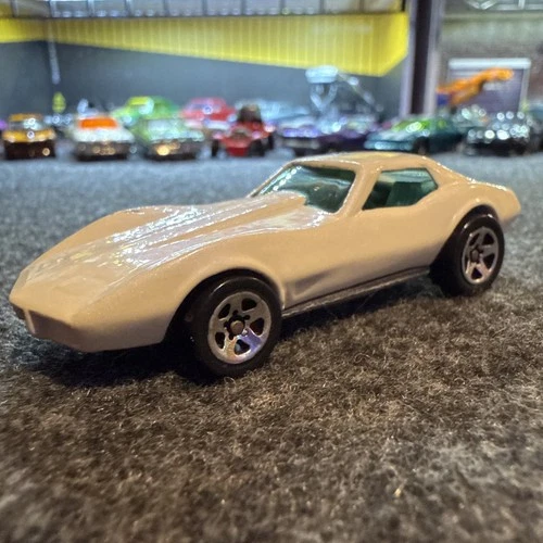 Hot Wheels Corvette Stingray Pearl White 1975 Malaysia Diecast 1:64 Vintage