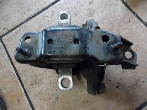 VW Polo 9N Motorhalter Getriebehalter 6Q01999555