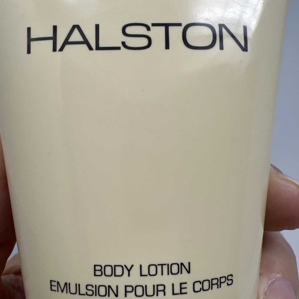 Loción corporal para mujer Halston 4,4 oz abierta 80 % completa Foto 3 de 4