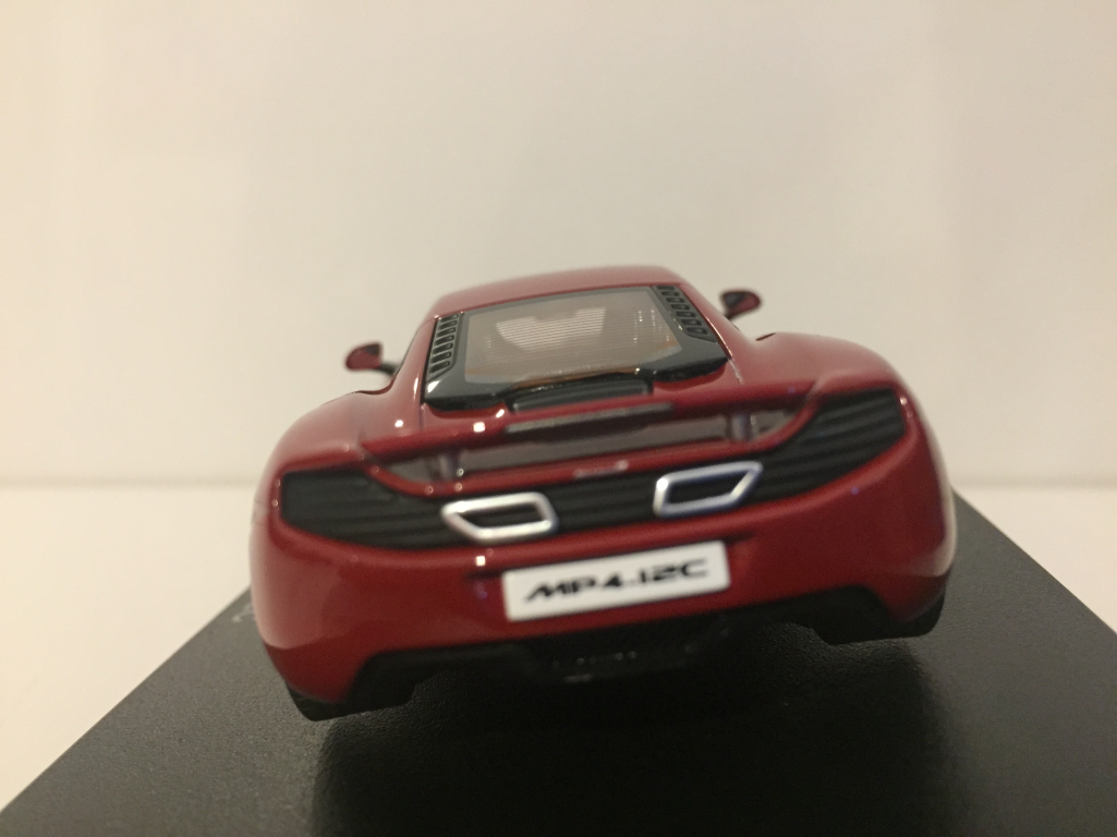McLaren 12C Rouge 2011 – Autoart Signature 1/18 – Réf 76008 – Miniature Neuve
