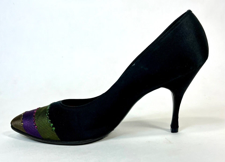 Zapatos de tacón de aguja satinado negro vintage años 50 con detalle de puntera de estrás s. 7AA Foto 3 de 4