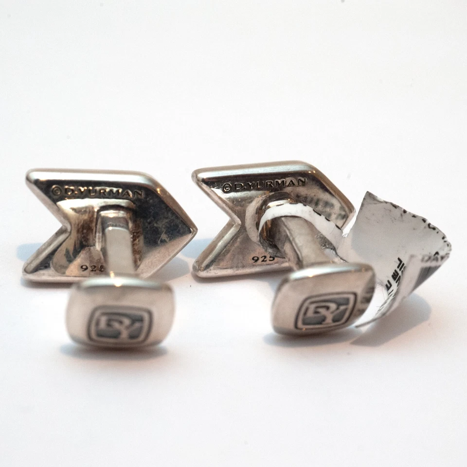 Nuevos gemelos de piedra con flecha Chevron para hombre David Yurman en plata y ojo de tigre Foto 4 de 4