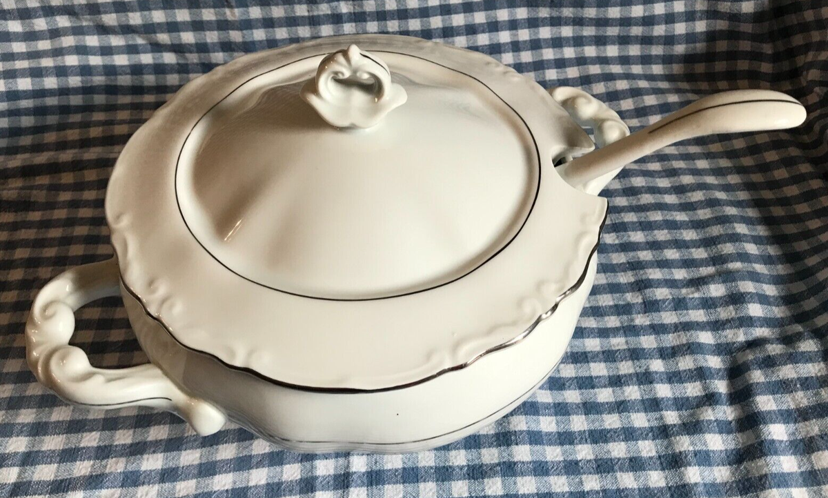 VINTAGE ~ CHODZIEZ EMPRESS WHITE SOUP TUREEN W/LID & LADLE