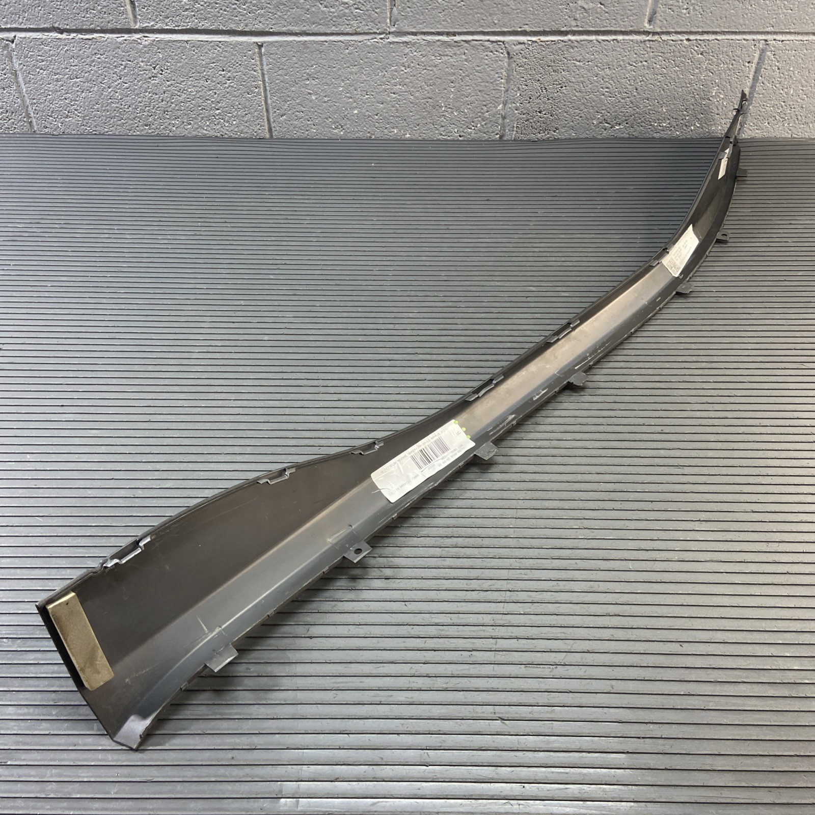 BMW i8 2014-2020 Front Right Lower Scuff plate