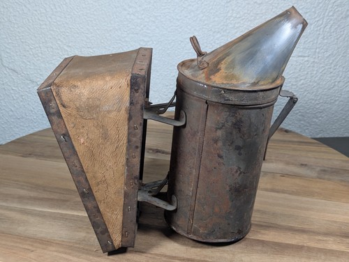 Vintage BEE SMOKER Tin & Bellows - Working