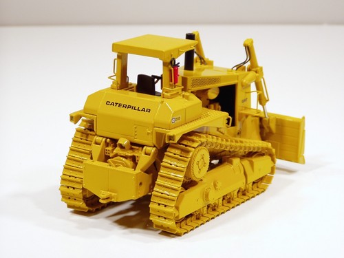 Caterpillar D10 Dozer w/ Pusher Blade - 1/48 - CCM - Diecast - Brand New 2009 - Picture 6 of 6