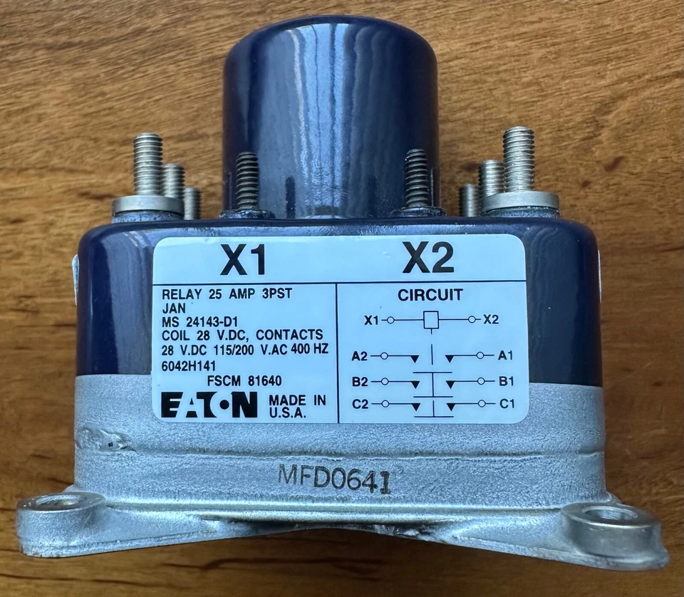 Relé Eaton 25 AMP 3PST MS 24143-01 Foto 4 de 4