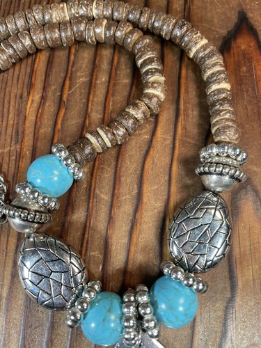 Turquoise color large pendant necklace silver tone wood/shell 16-18” + Pendant - Picture 3 of 5