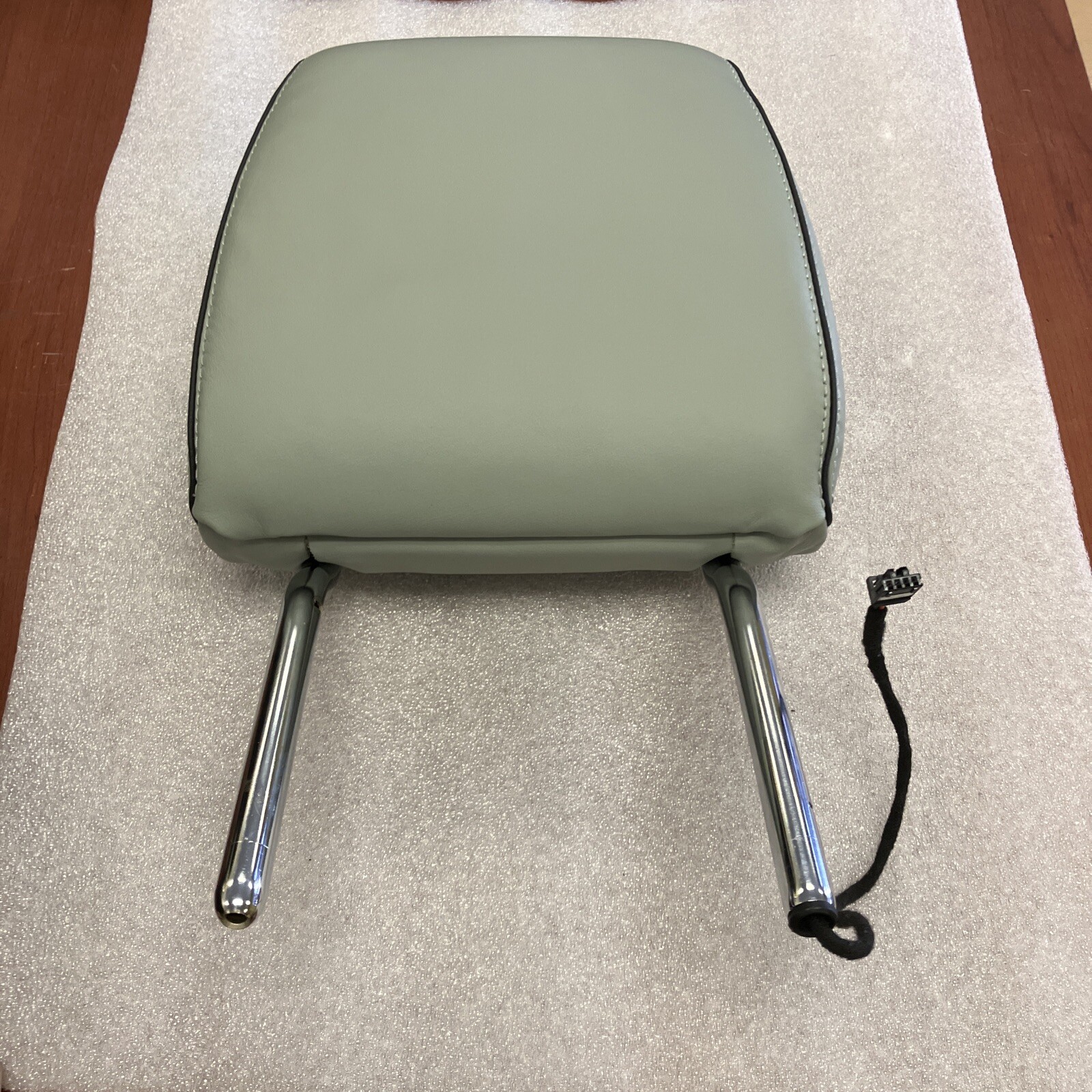 LR149928 2020-2022 Land Rover Defender Back Seat Center Headrest Acorn ...