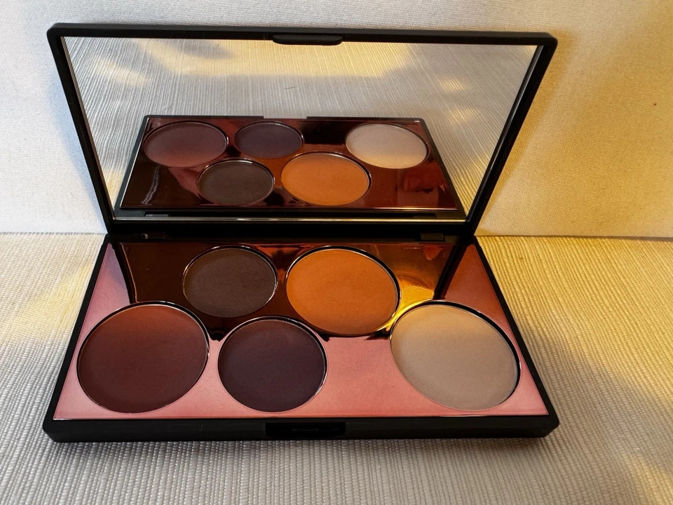 Elcie Cosmetics Minimalist Special Edition Eye Shadow Palette - Image 3 of 4