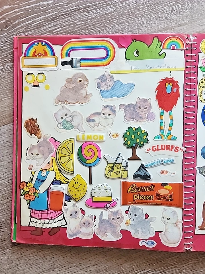 Álbum de pegatinas rosas Imperial Toy Co Mello Smellos Gordy Russ Super Stickons 300+ Foto 4 de 4