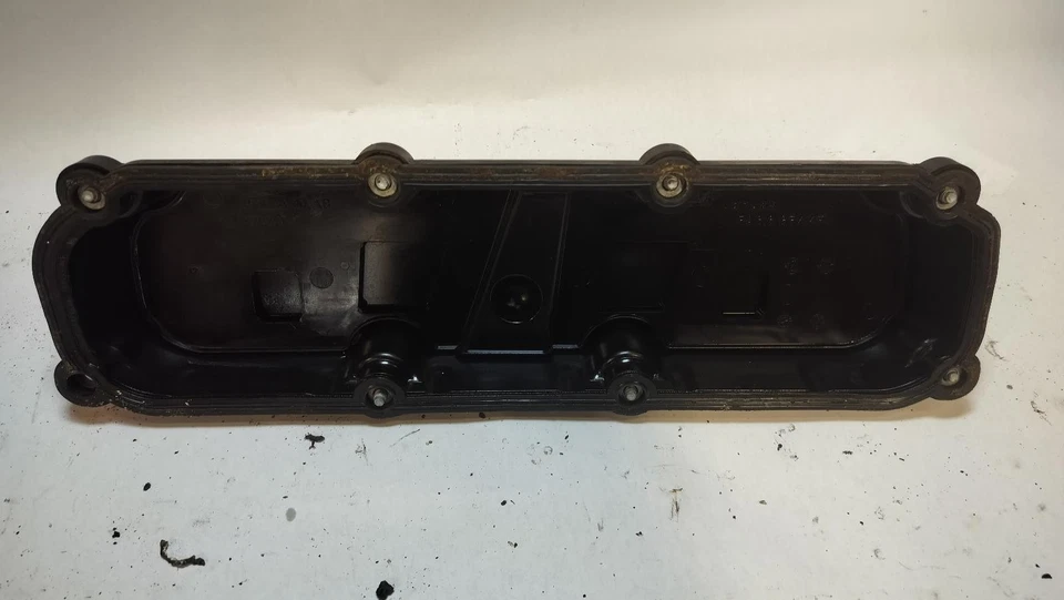 Used Engine Valve Cover fits: 2006 Chrysler Town & country  Grade C - Image 2 of 4
