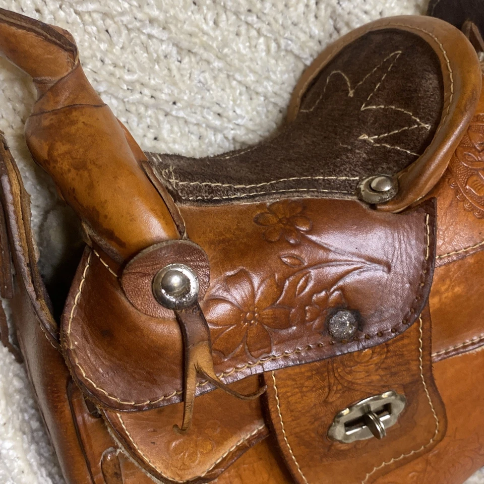 Vintage 1970’s Hand Tooled Leather Western Saddle Shoulder Bag Sherpa Lined - Image 3 of 4