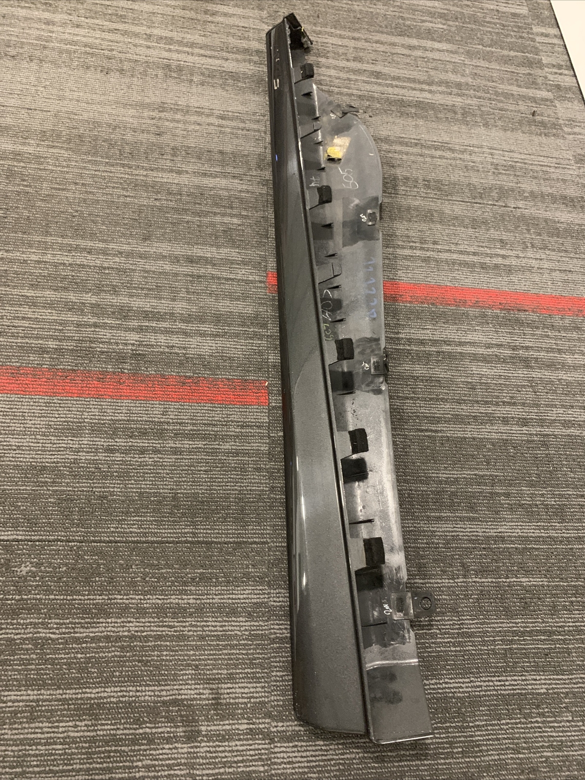 Original McLaren 570 S/GT DOOR LOWER TRIM COVER SILLS 13AA588CP Left