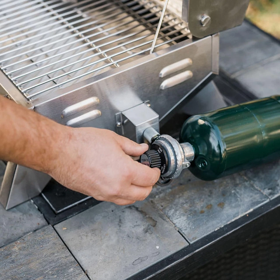 Parrilla de gas propano portátil Masterbuilt con patas plegables, calentamiento recubierto de cromo  Foto 3 de 4