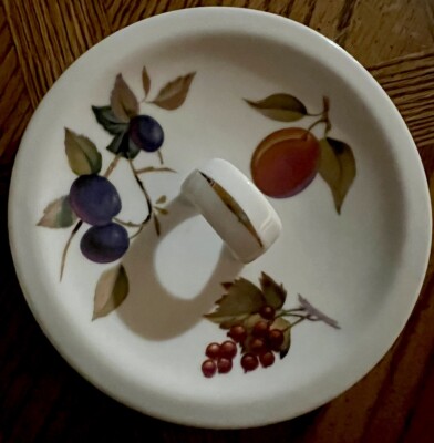 Royal Worcester  Evesham Gold Saucepan Dish Lid ( Plums, Peach And Red currants)