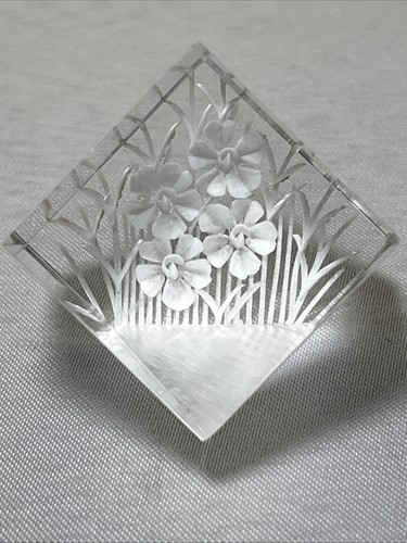 Vintage Acryl Plexiglas klar 1,25" quadratisch geätzte Blumen Briefbeschwerer
