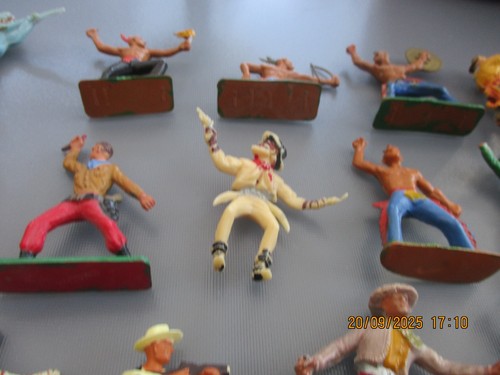 Konvolut) Alte defekte alte Indianer Figur Cowboy Western vor allem Starlux - Bild 15 von 19