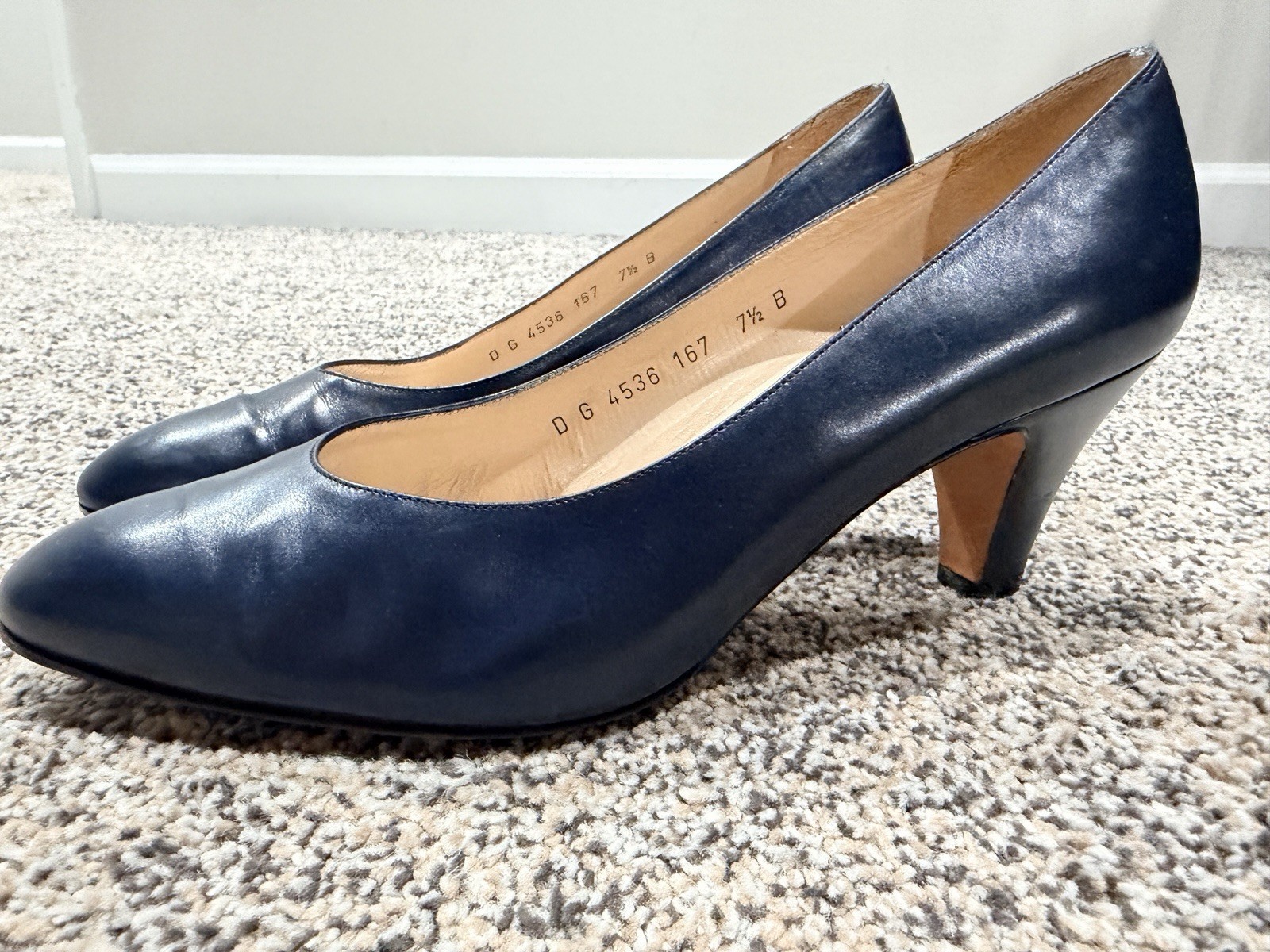 Salvatore Ferragamo Women’s Navy Leather Slip-On Pumps Round Toe US 7.5 B