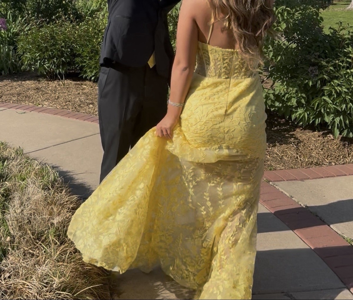 Yellow Prom Dress Size 4 Can Fit Size 2, Lacey, Has Trail! | eBay Yellow Prom Dress Size 4 Can Fit Size 2, Lacey, Has Trail! | eBay
