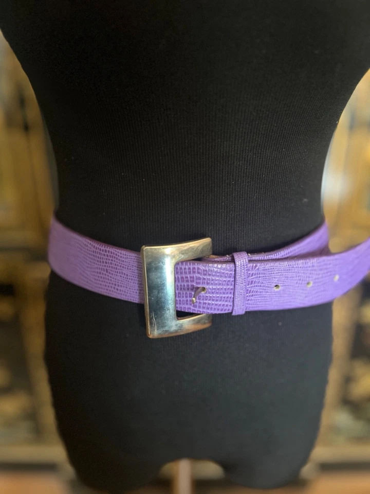 Cinturón De Colección MUJERES Cuero Lagarto Púrpura Cintura Ancha con Hebilla Plateada M/L Oficina Años 90 Foto 2 de 4