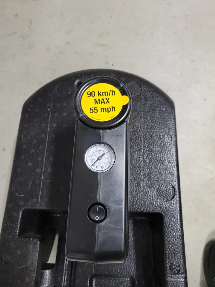 08 09 Pontiac G8 GT Soporte de neumático de repuesto Cubierta de ajuste Compresor de aire Inflador Soporte Foto 4 de 4