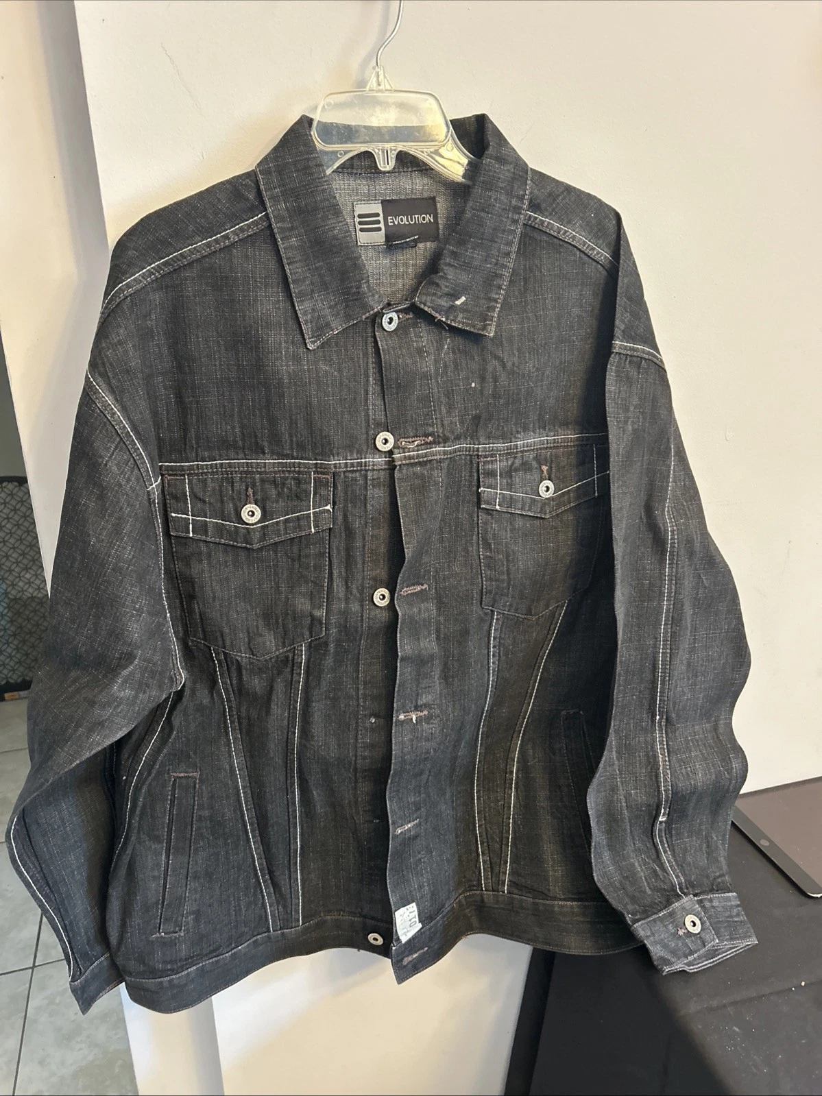 Men’s black evolution jean jacket pockets size XL
