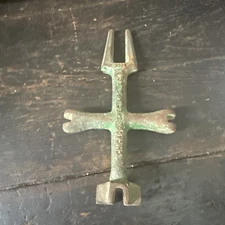 ANTIQUE 4 SIDED WRENCH, CHICAGO SPEC MFG CO. SPECIALTY TOOL, #3024, MALLEABLE