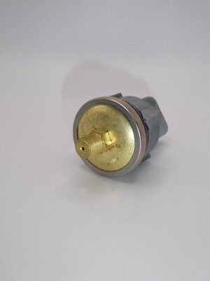 HOBBS Stewart Warner ADJUSTABLE PRESSURE SWITCH 2A / 24-240 VAC Part# 73591-H2