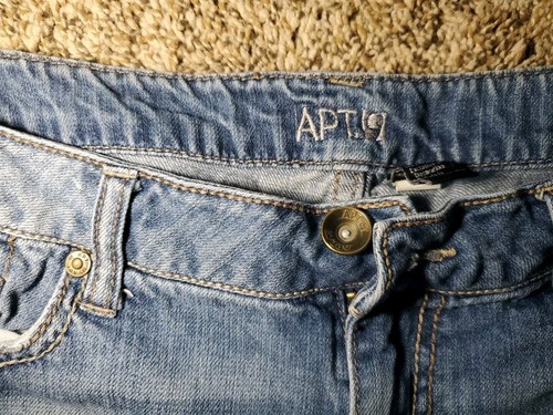 APT.9 Women's Short Shorts Size 8 Light Distressed / Stretch Juniors Beach Fun - Picture 2 of 8