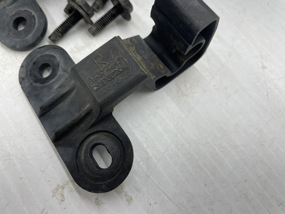 ♻️ 07-13 Cadillac Escalade Headlight Bracket Set Left And Right Side 15874643 - Image 2 of 4