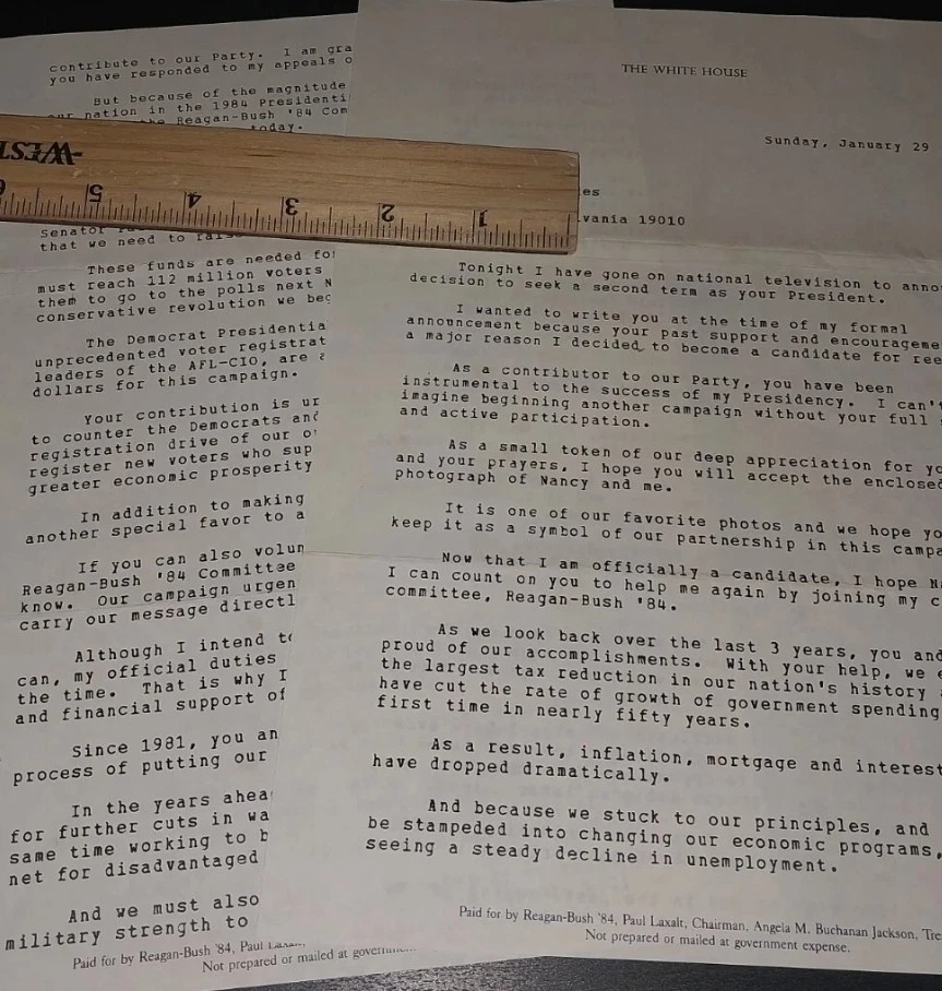 Carpeta de cartas de Ronald Reagan en papelería de la Casa Blanca y autógrafo Foto 2 de 4