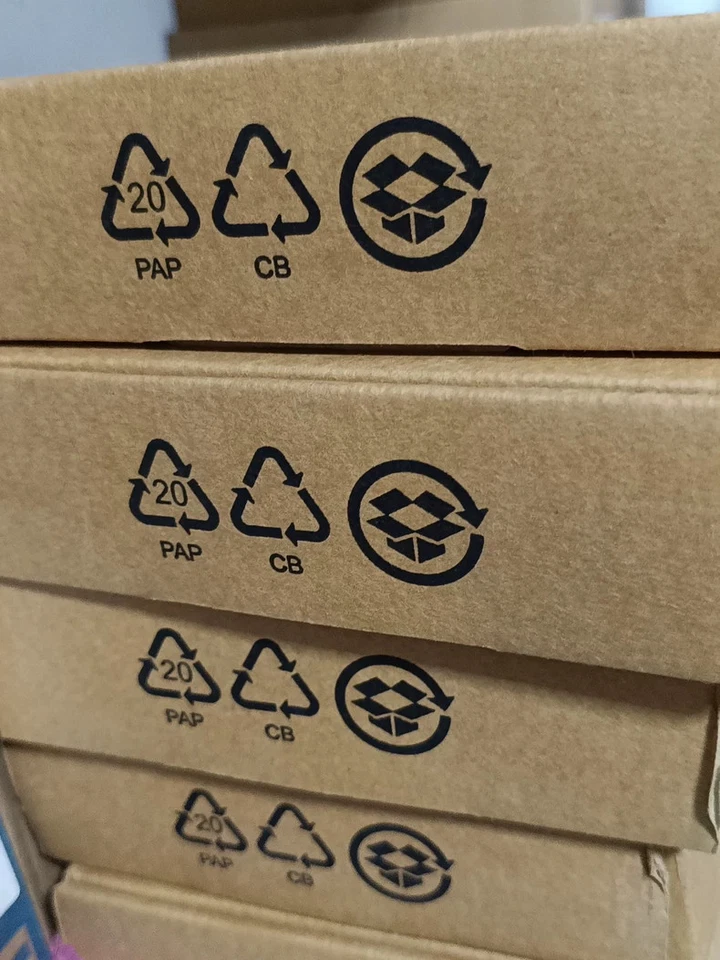 Brand New Apc Schneider Electric It Ap9613 Dry Contact I/O Smartslot Card - Image 3 of 3