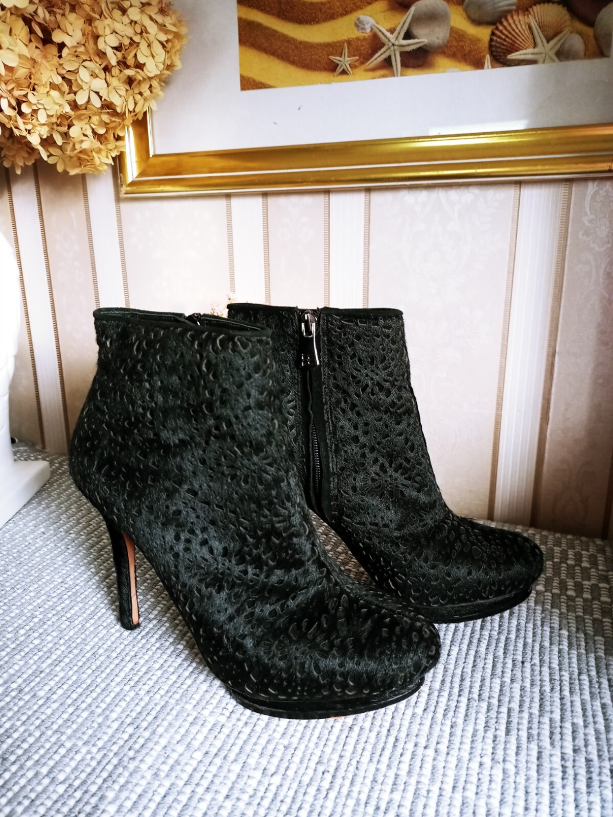 Bcbg Maxazria "38” Black pony hair laser cut stiletto platform Excellent Conditi image 2