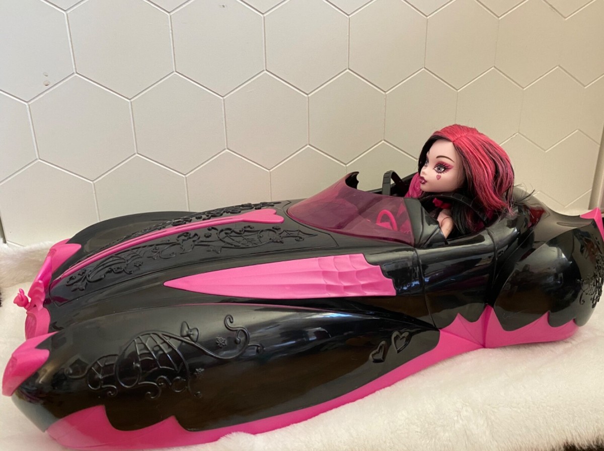 MONSTER HIGH SWEET 1600 DRACULAURA DOLL AND ROADSTER CAR