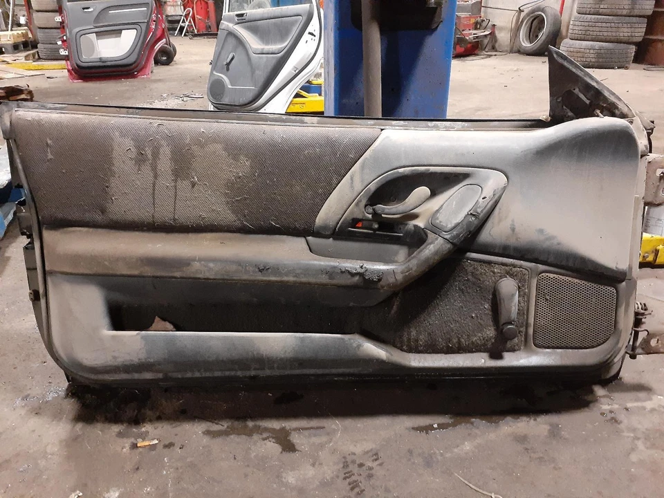 Used Front Left Door fits: 1995 Chevrolet Camaro manual Front Left Grade B Foto 2 de 4