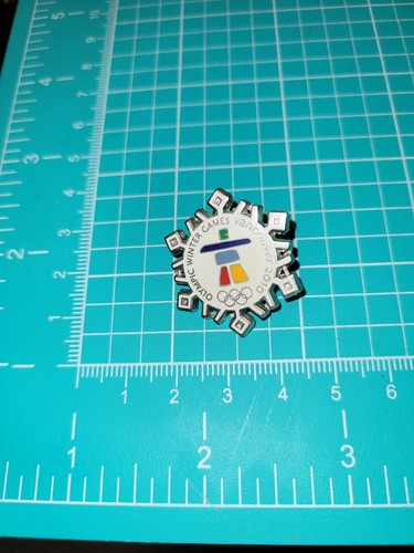 2010 VANCOUVER OLYMPIC Snowflake WINTER GAMES SOUVENIR LAPEL PIN HAT - Picture 3 of 8