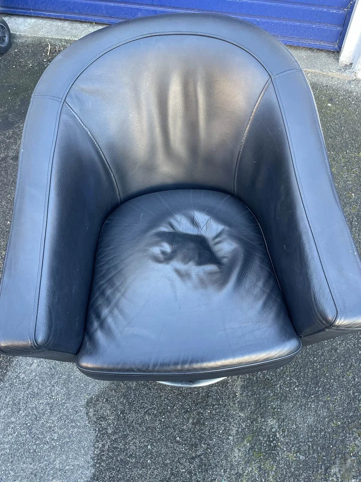 Black Leather Swivel Armchair Lounge Chair Chrome Base - Image 4 of 4