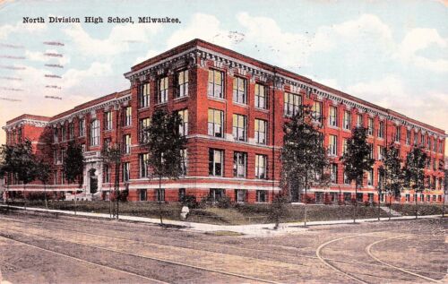 # K219 MILWAUKEE, WI. POSTCARD, NORTH DIVISION HIGH SCHOOL - 第 1/2 張圖片