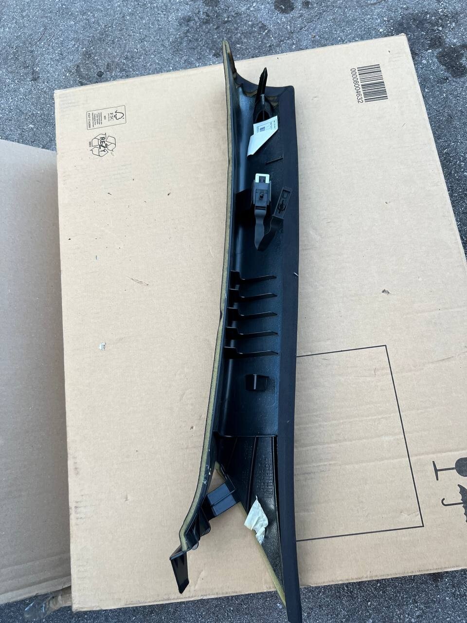 Maserati Ghibli 2017 OEM Front Right A‑Pillar Interior Trim – 670010333