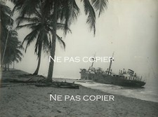 NAVIRE ÉCHOUÉ  vers 1960 sur la côte paquebot bateau 15 x 21 cm