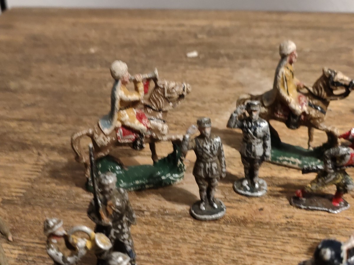 LOT DE PERSONNAGES 42 Petits Soldats Militaires - 45 Gladiateurs 2
