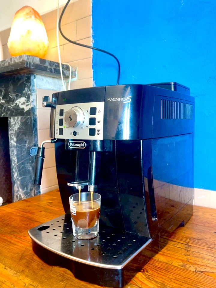 DeLonghi Magnifica S ECAM 22.110.B, foto 4 di 5