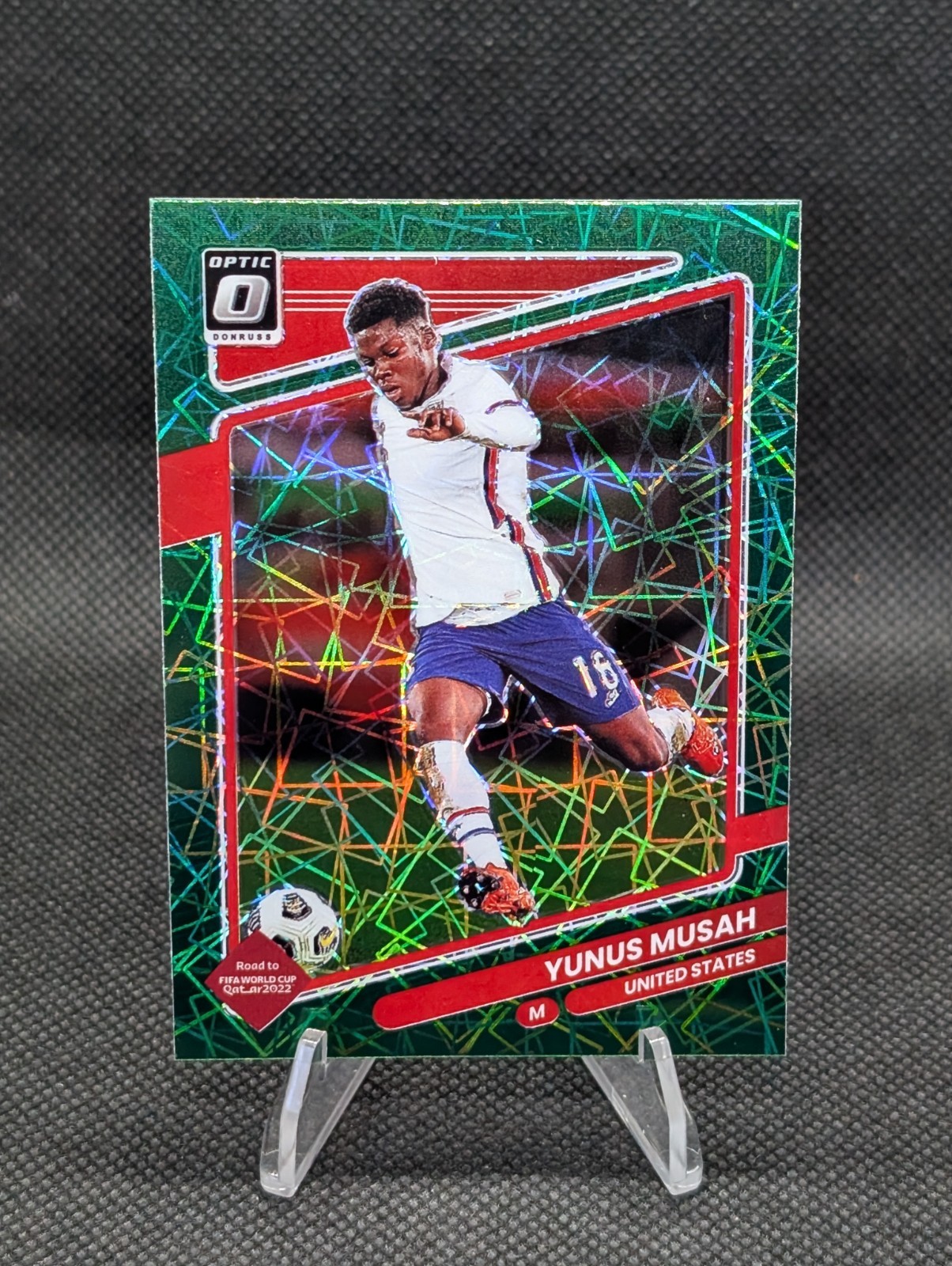 2021-22 Panini Donruss Road to Qatar Optic Green Velocity Prizm Yunus Musah #161