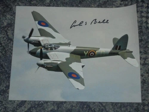 COLIN BELL- WW2 BOMBER PILOT  - 3 10x8  PHOTOs and p/back book SIGNED-