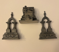 Lemax Spooky Town Crypt Beloved & Buried Figu...