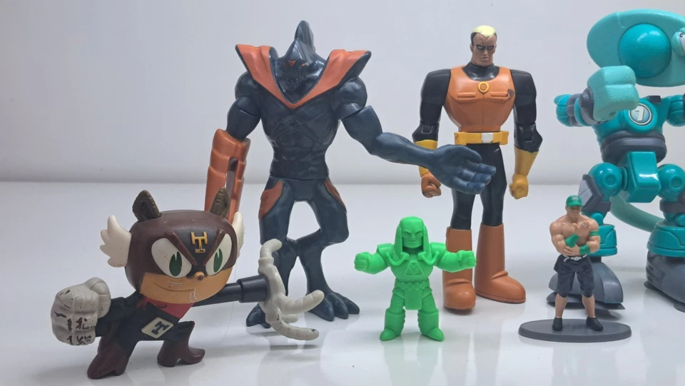 Large Lot of 9 Mixed Action Figures Robots Comic Book Characters Toy Collection - Image 2 of 4