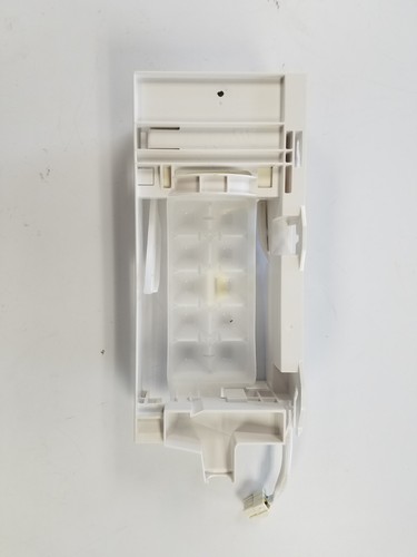 Frigidaire Refrigerator Ice Maker twist tray OEM part # 5304523840 (Open box)