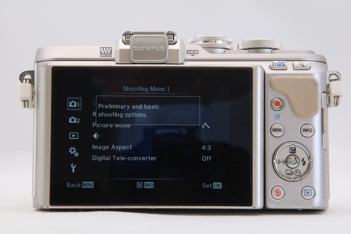 Olympus Pen E-pl8 Mirrorless Digital Camera With 14-42mm 2r Lens