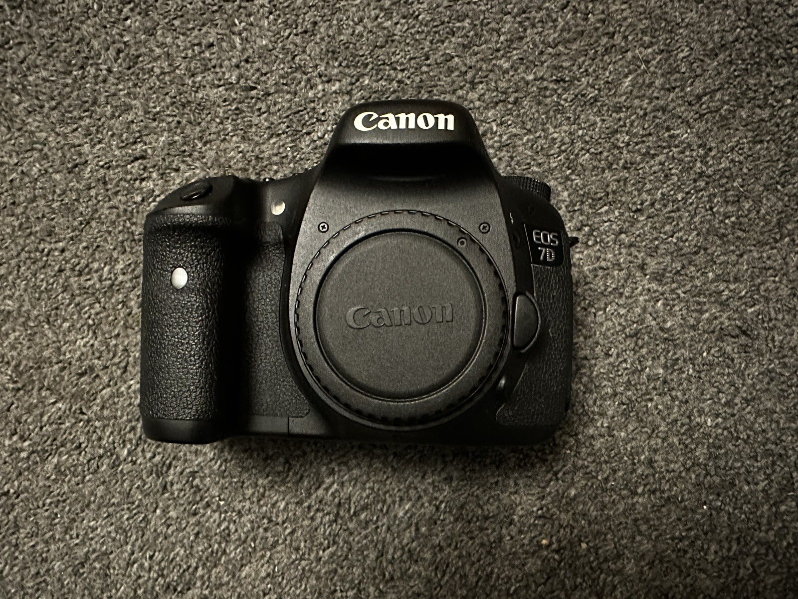 CANON EOS 7D CAMERA BODY FULL SET VGC AND FULLY WORKING SHUTTER